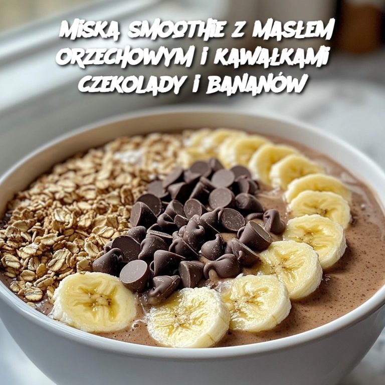 Miska smoothie z masłem orzechowym i kawałkami czekolady i bananów