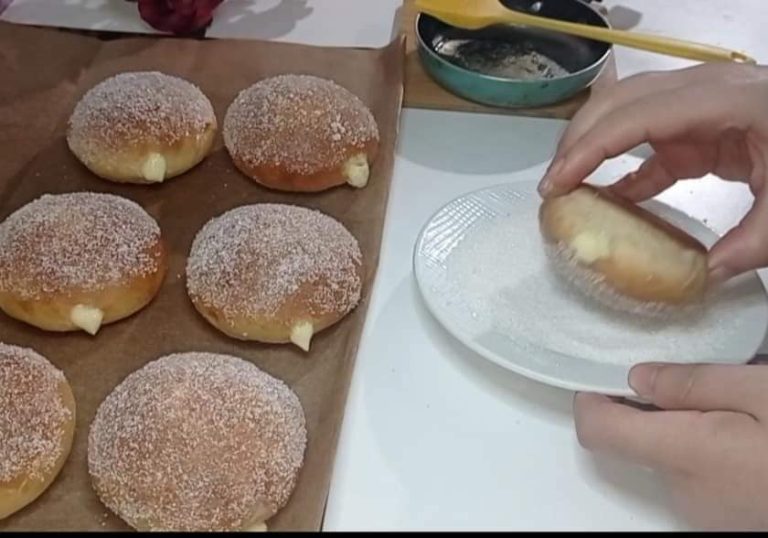 Pyszne i wykwintne pączki smażone na gorącym powietrzu, wypełnione kremem. DZIĘKI